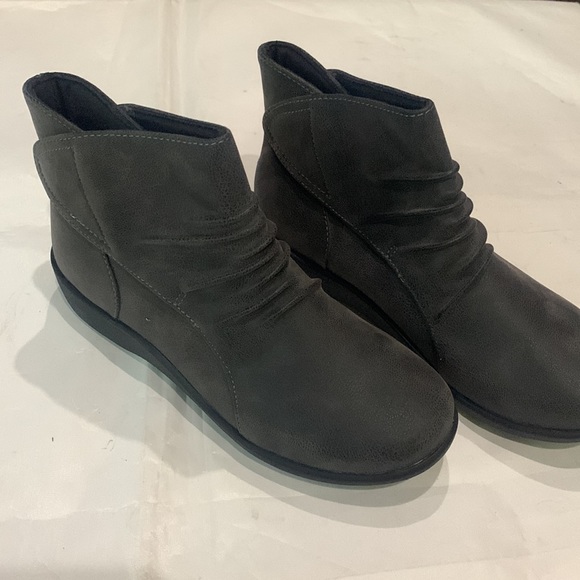 New Clarks Cloudsteppers Sillian Sway Women's Ankle Boots - Picture 7 of 8